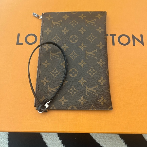 LV pouchette clutch - Picture 14 of 15